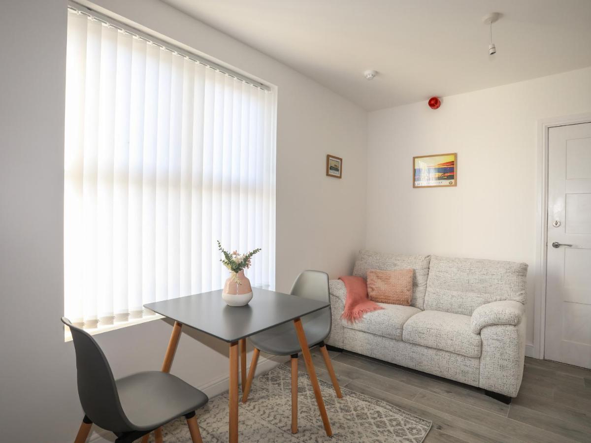 Port Apartment 1 Holyhead Buitenkant foto